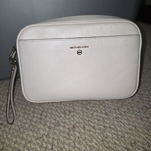 Michael Kors Cream Leather Wristlet/Large Clutch (PLS READ!)